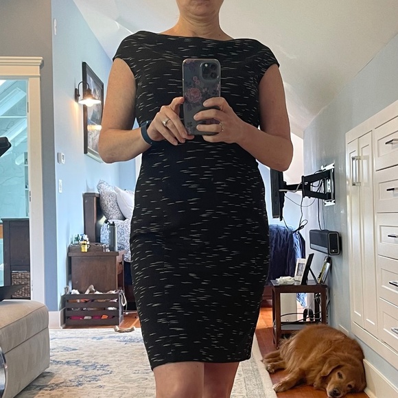 Cowl neck sleeveless dress - Picture 5 of 6